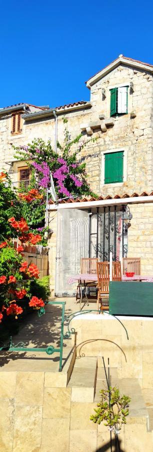 Apartment Alena With Terrace And Garden Center Jelsa Jelsa  Kültér fotó