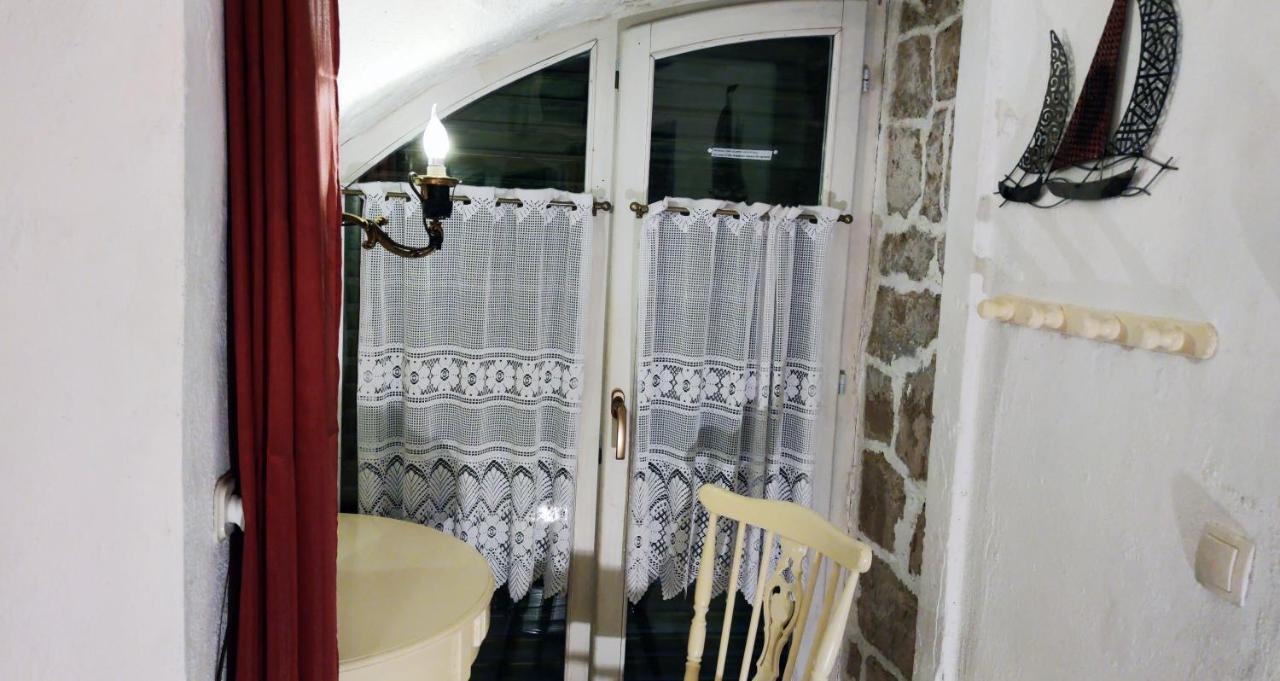 Apartment Alena With Terrace And Garden Center Jelsa Jelsa  Kültér fotó