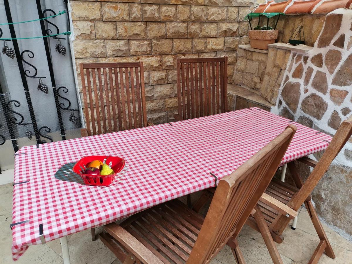 Apartment Alena With Terrace And Garden Center Jelsa Jelsa  Kültér fotó